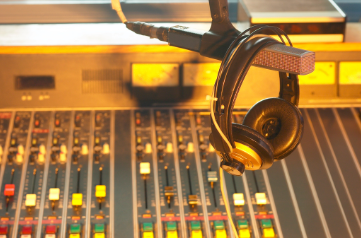 Revolutionize Your Radio Experience with MOORRADIO: Embrace the Future of Broadcasting